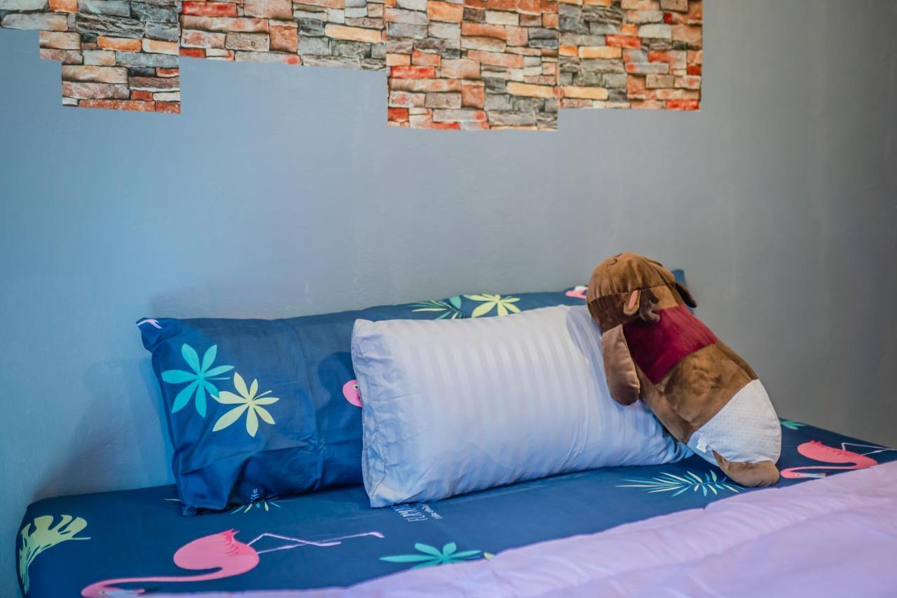 Menulis Coolly House Patong Bed & Breakfast Bagian luar foto