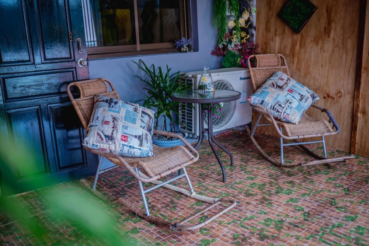 Menulis Coolly House Patong Bed & Breakfast Bagian luar foto