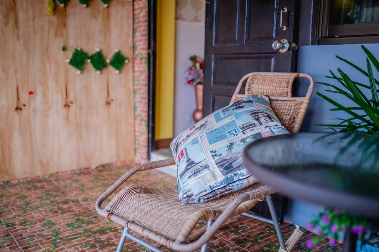 Menulis Coolly House Patong Bed & Breakfast Bagian luar foto
