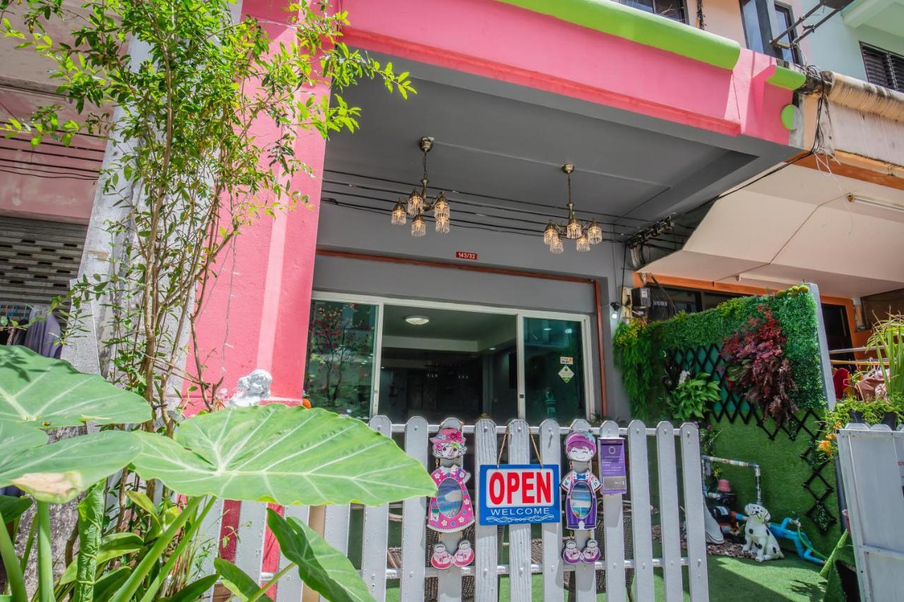 Menulis Coolly House Patong Bed & Breakfast Bagian luar foto
