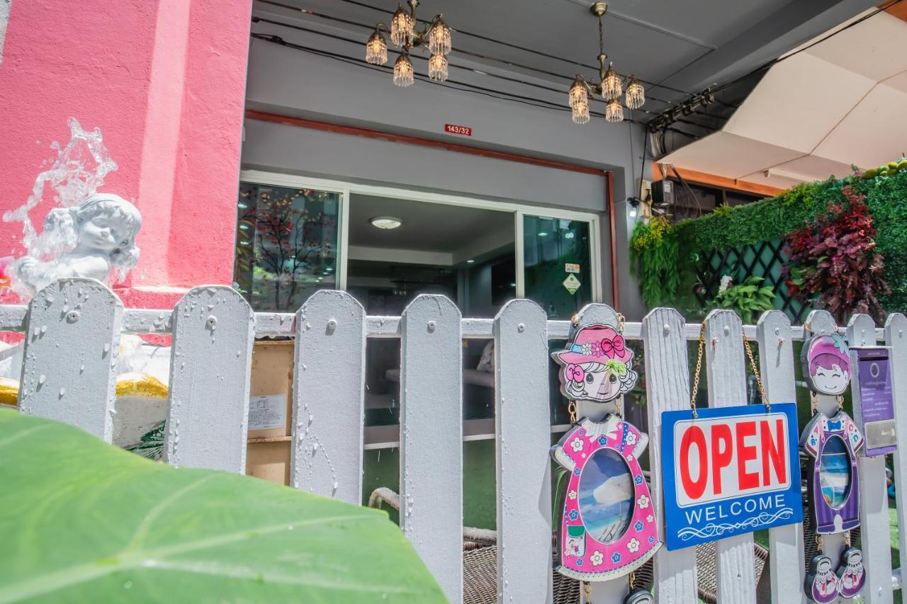 Menulis Coolly House Patong Bed & Breakfast Bagian luar foto