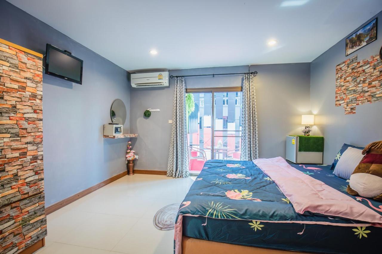 Menulis Coolly House Patong Bed & Breakfast Bagian luar foto