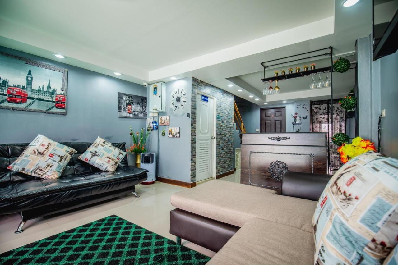Menulis Coolly House Patong Bed & Breakfast Bagian luar foto