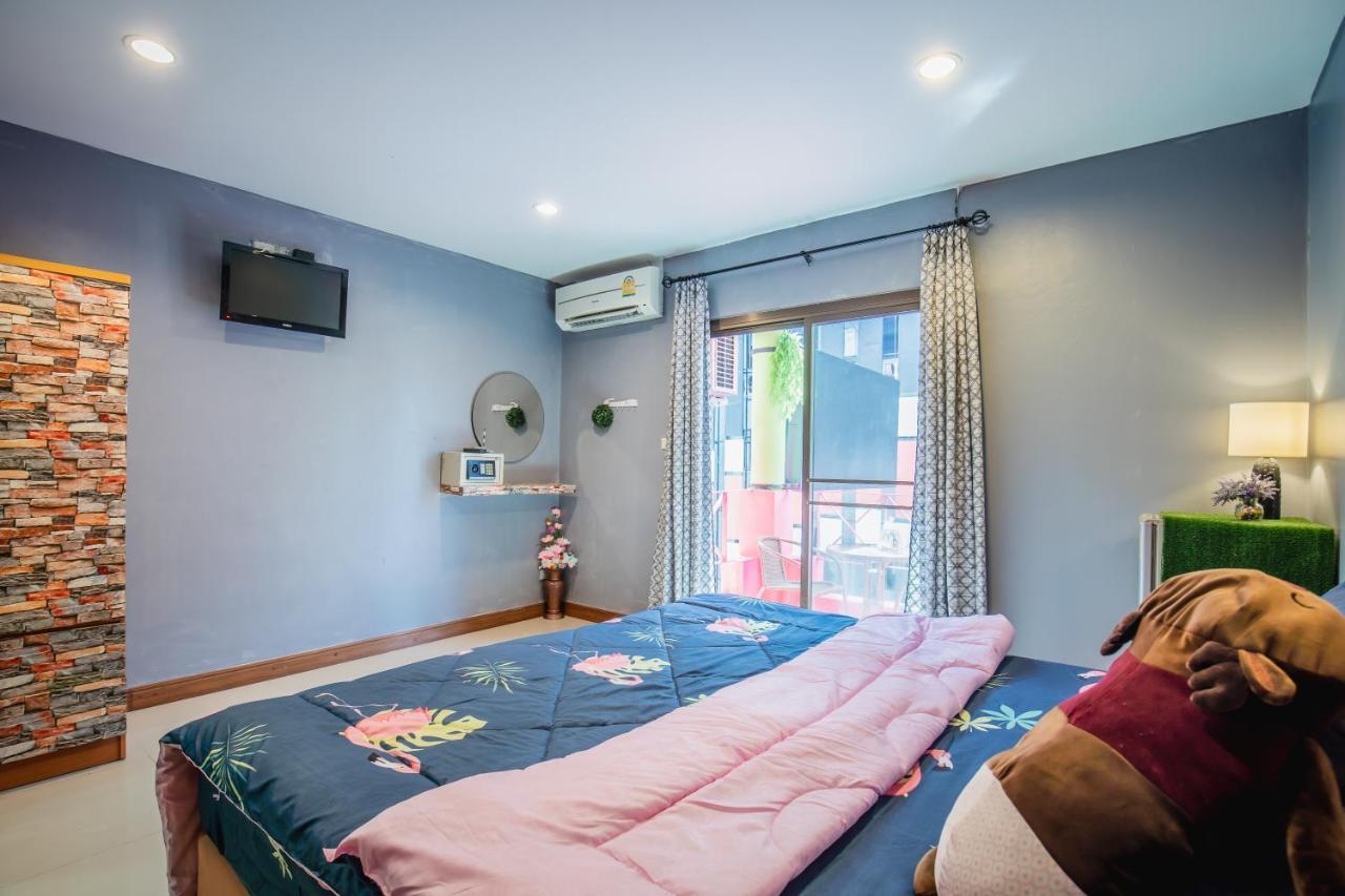 Menulis Coolly House Patong Bed & Breakfast Bagian luar foto