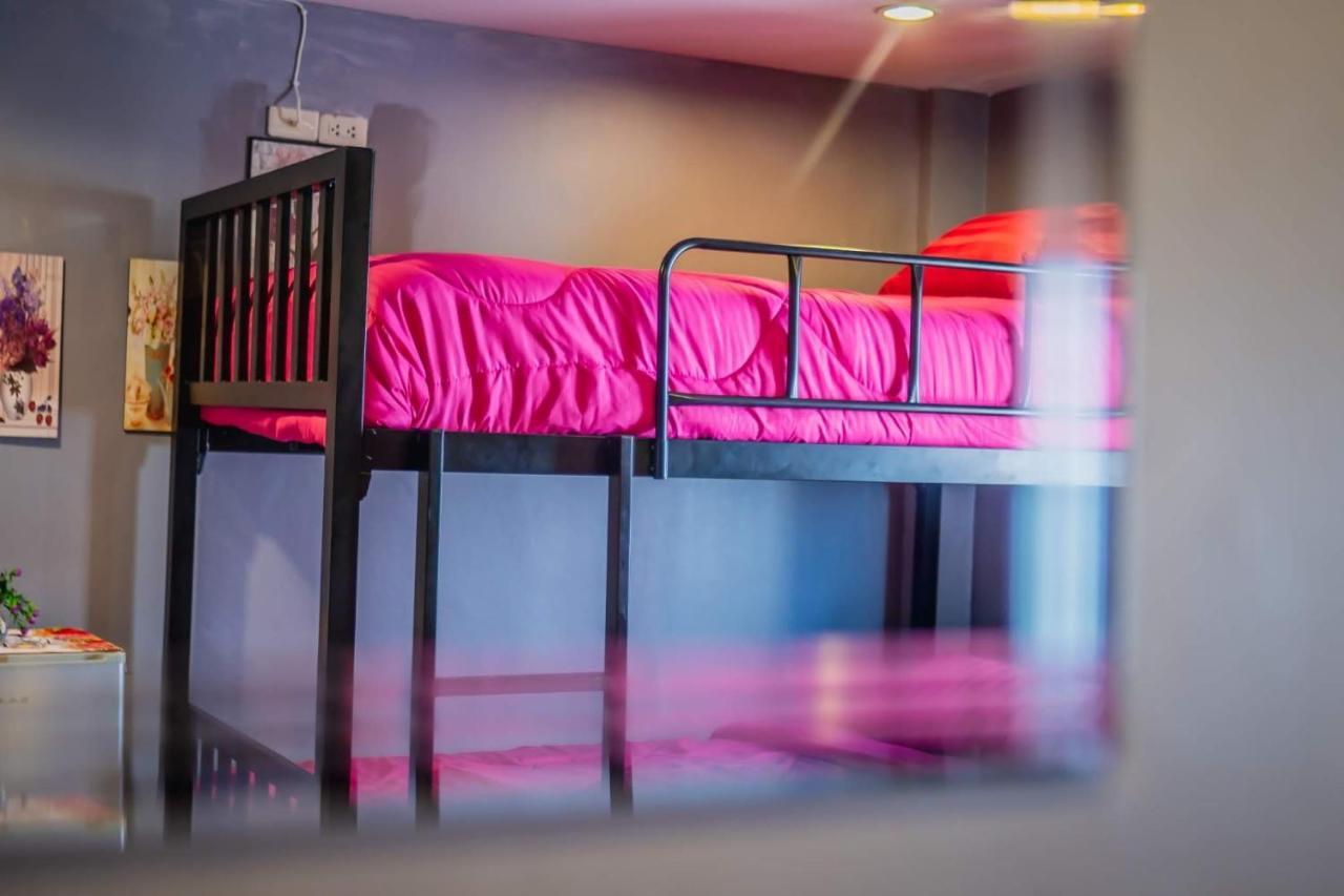 Menulis Coolly House Patong Bed & Breakfast Bagian luar foto