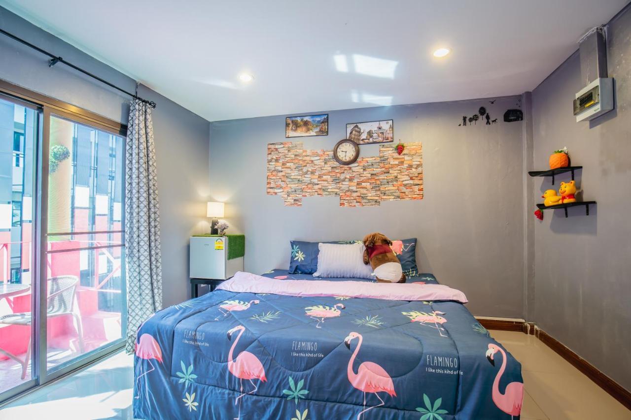 Menulis Coolly House Patong Bed & Breakfast Bagian luar foto