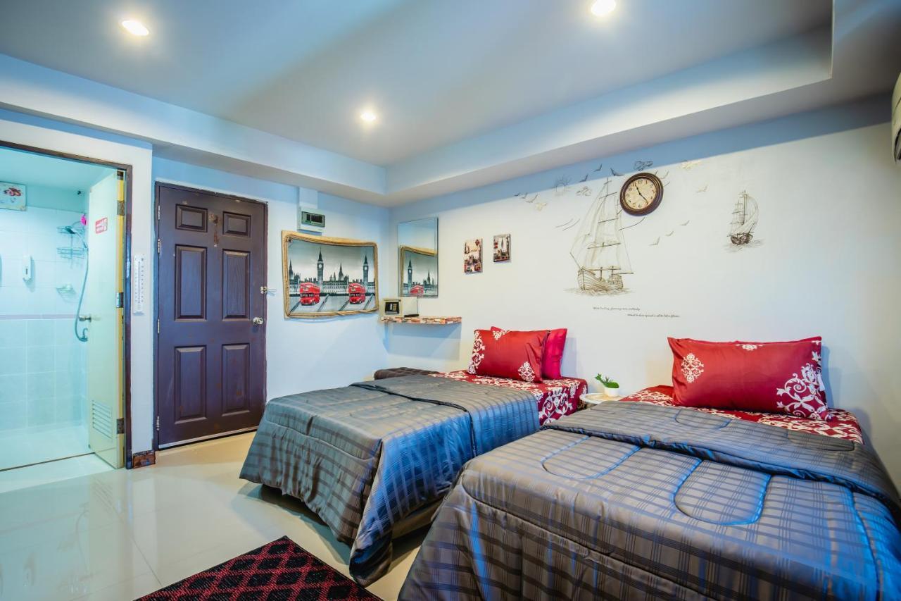 Menulis Coolly House Patong Bed & Breakfast Bagian luar foto