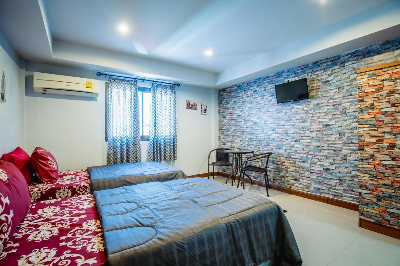 Menulis Coolly House Patong Bed & Breakfast Bagian luar foto